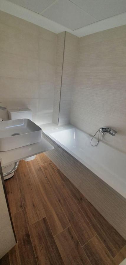 Beautiful Apartment In Third Line Beach Boliches Фуэнхирола Экстерьер фото